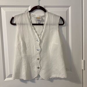 White linen vest with scallop trim